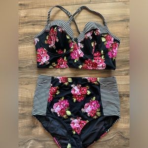 Torrid bikini top size 2 bottom size 1